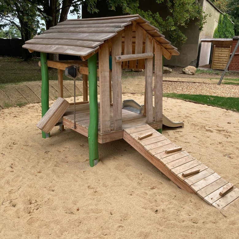 Spielgeräte auf dem Spielplatz Kückhoven, Thingstraße