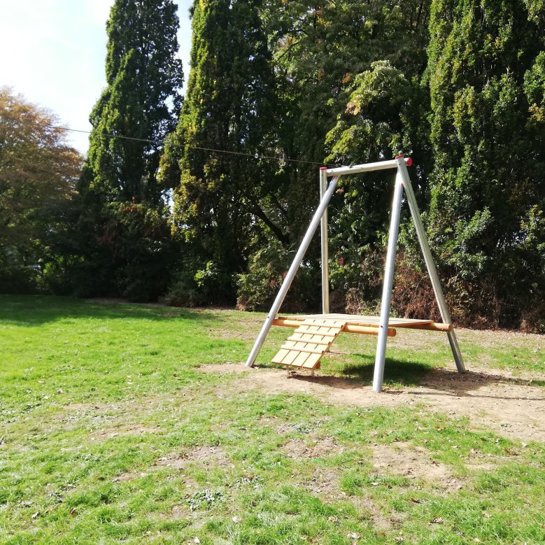 Spielgeräte auf dem Spielplatz an der Stettiner Straße