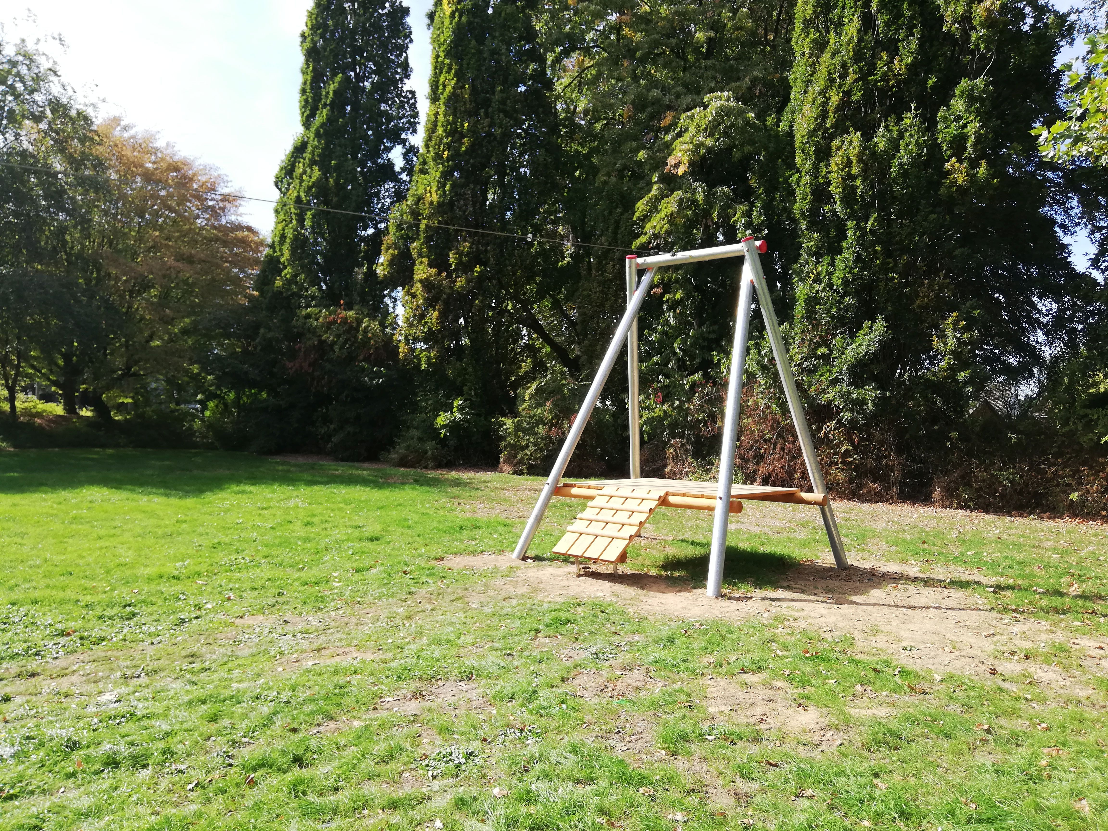 Spielgeräte auf dem Spielplatz an der Stettiner Straße