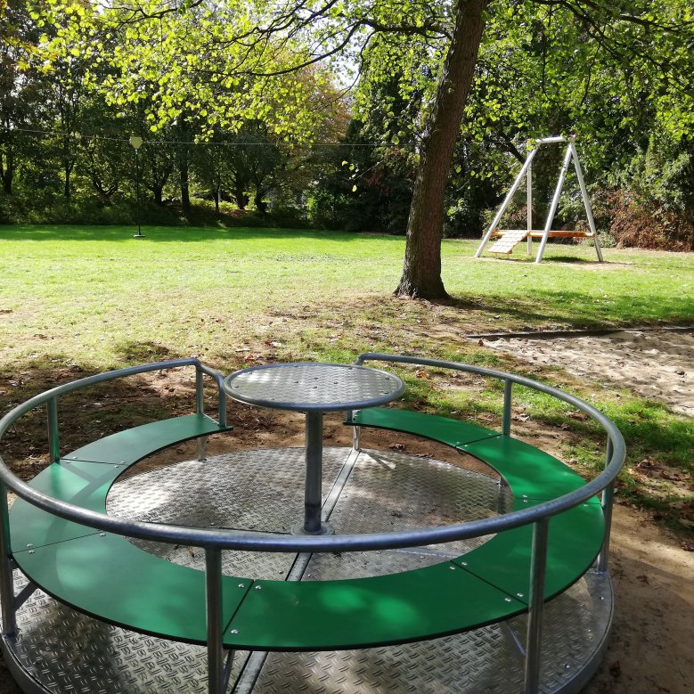 Spielgeräte auf dem Spielplatz an der Stettiner Straße