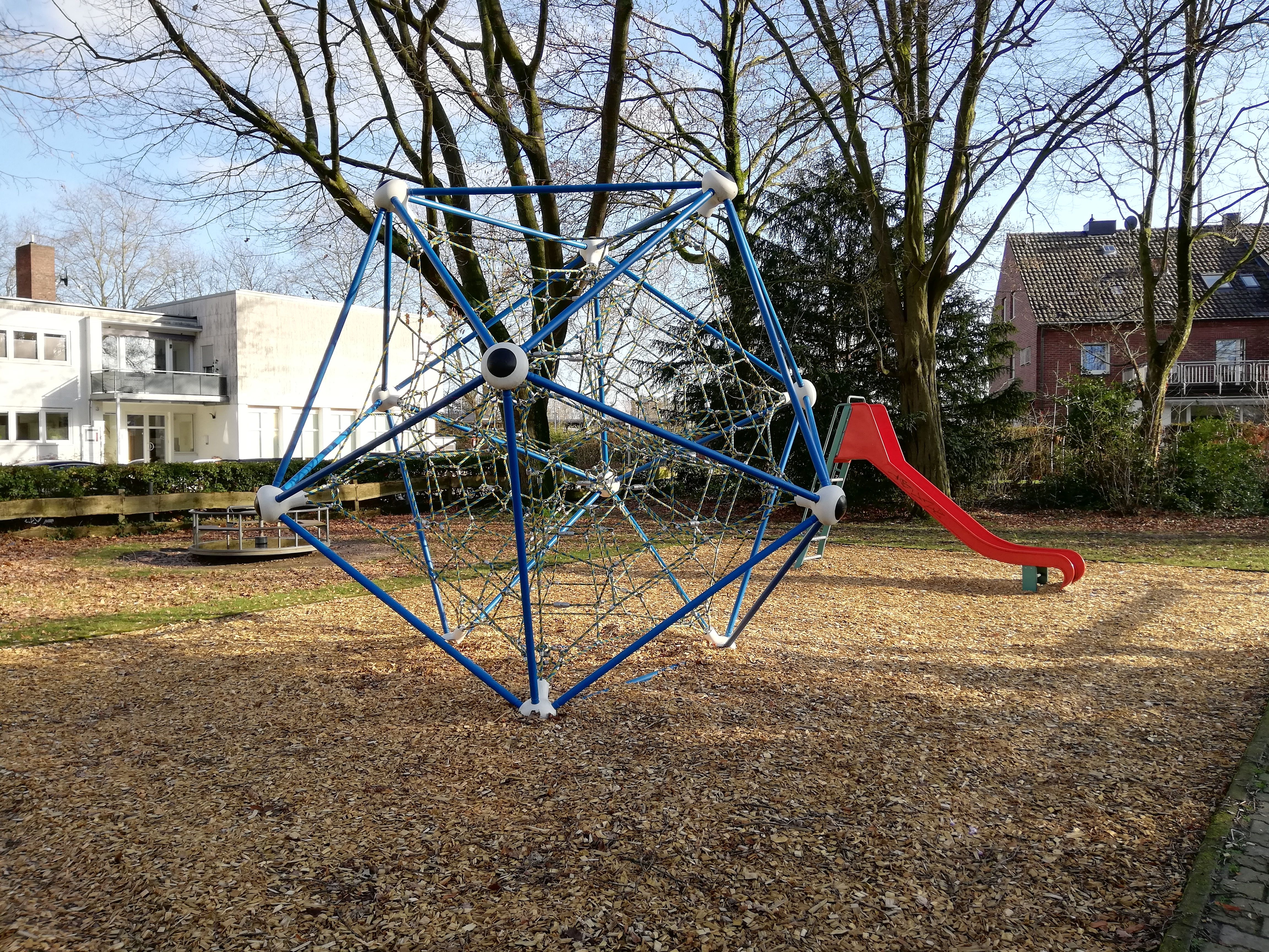 Spielgeräte auf dem Spielplatz an der Theodor-Körner-Straße