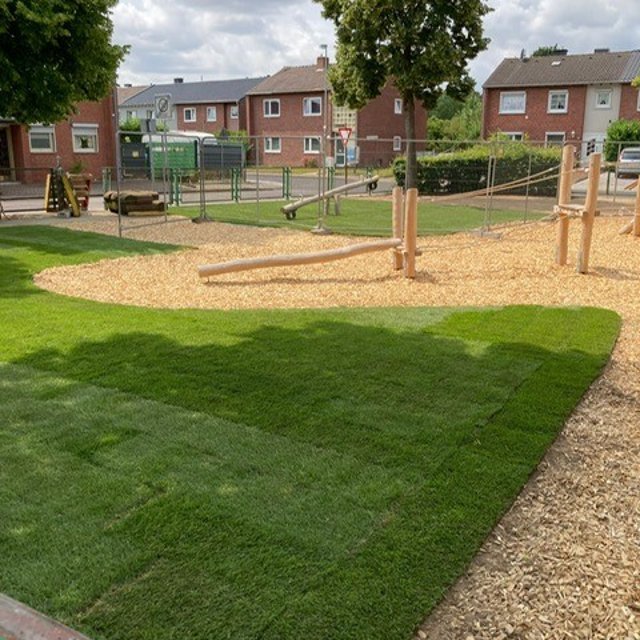 Spielgeräte auf dem Spielplatz Gerderath, Vossemer Straße