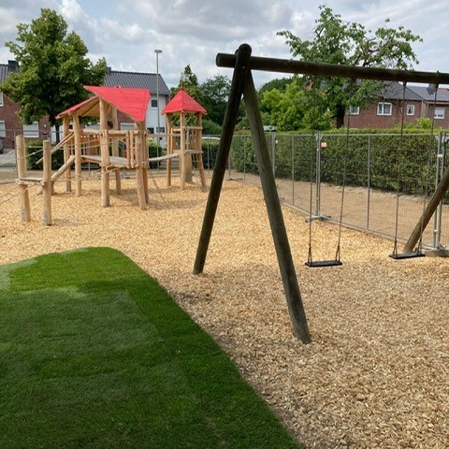 Spielgeräte auf dem Spielplatz Gerderath, Vossemer Straße