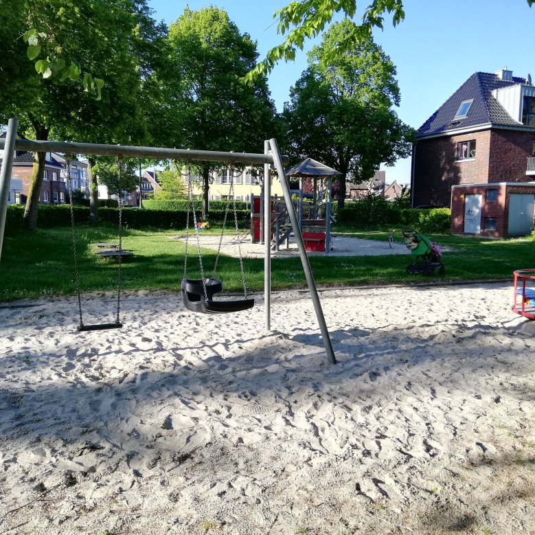 Spielgeräte auf dem Spielplatz an der Wilhelmstraße