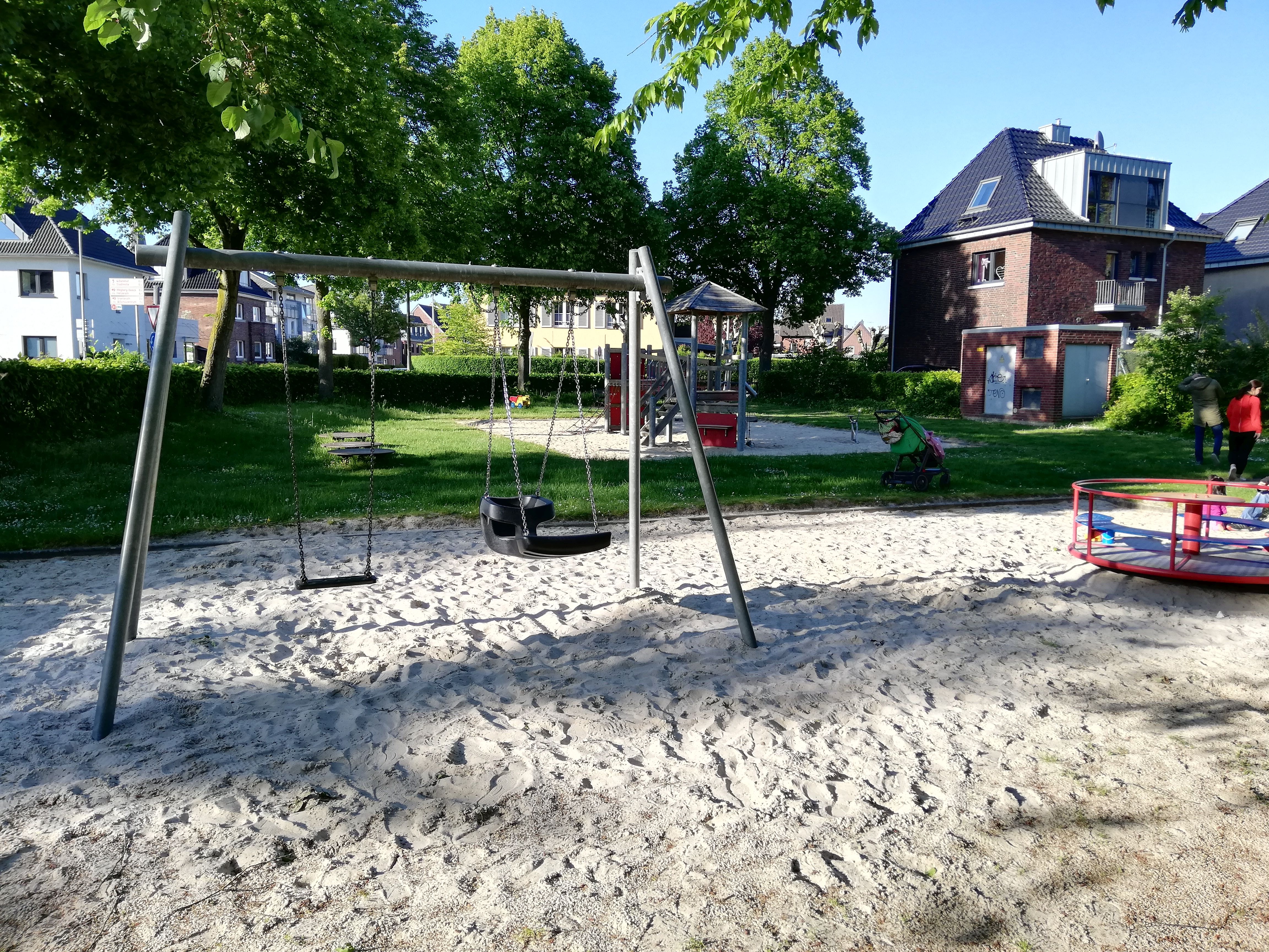 Spielgeräte auf dem Spielplatz an der Wilhelmstraße