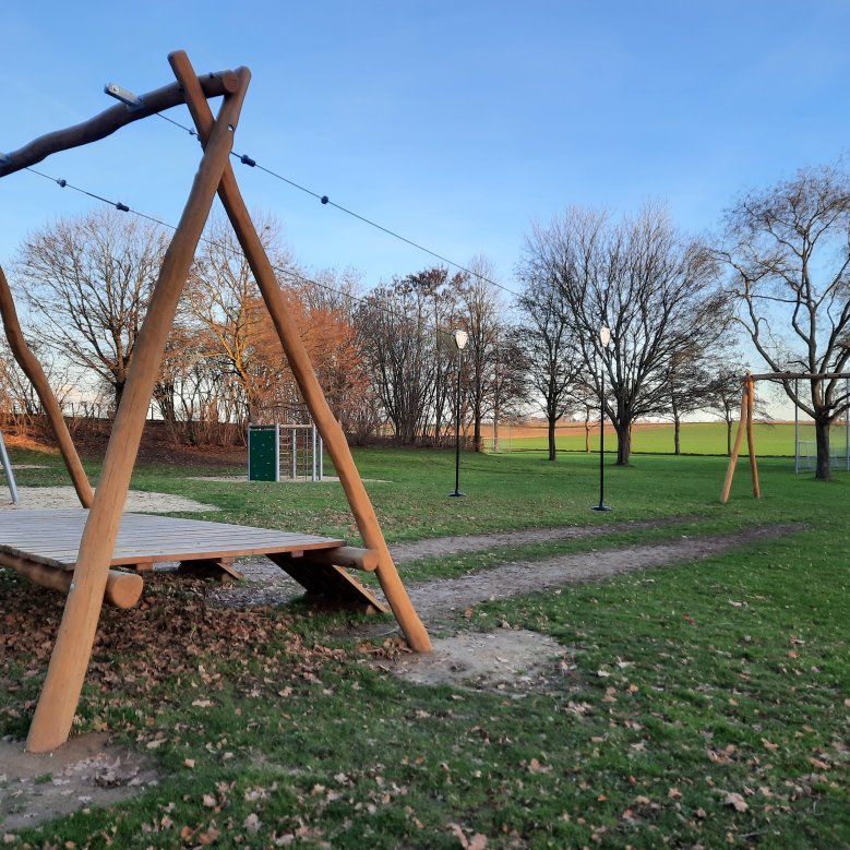 Spielgeräte auf dem Spielplatz Zum Eichhhof