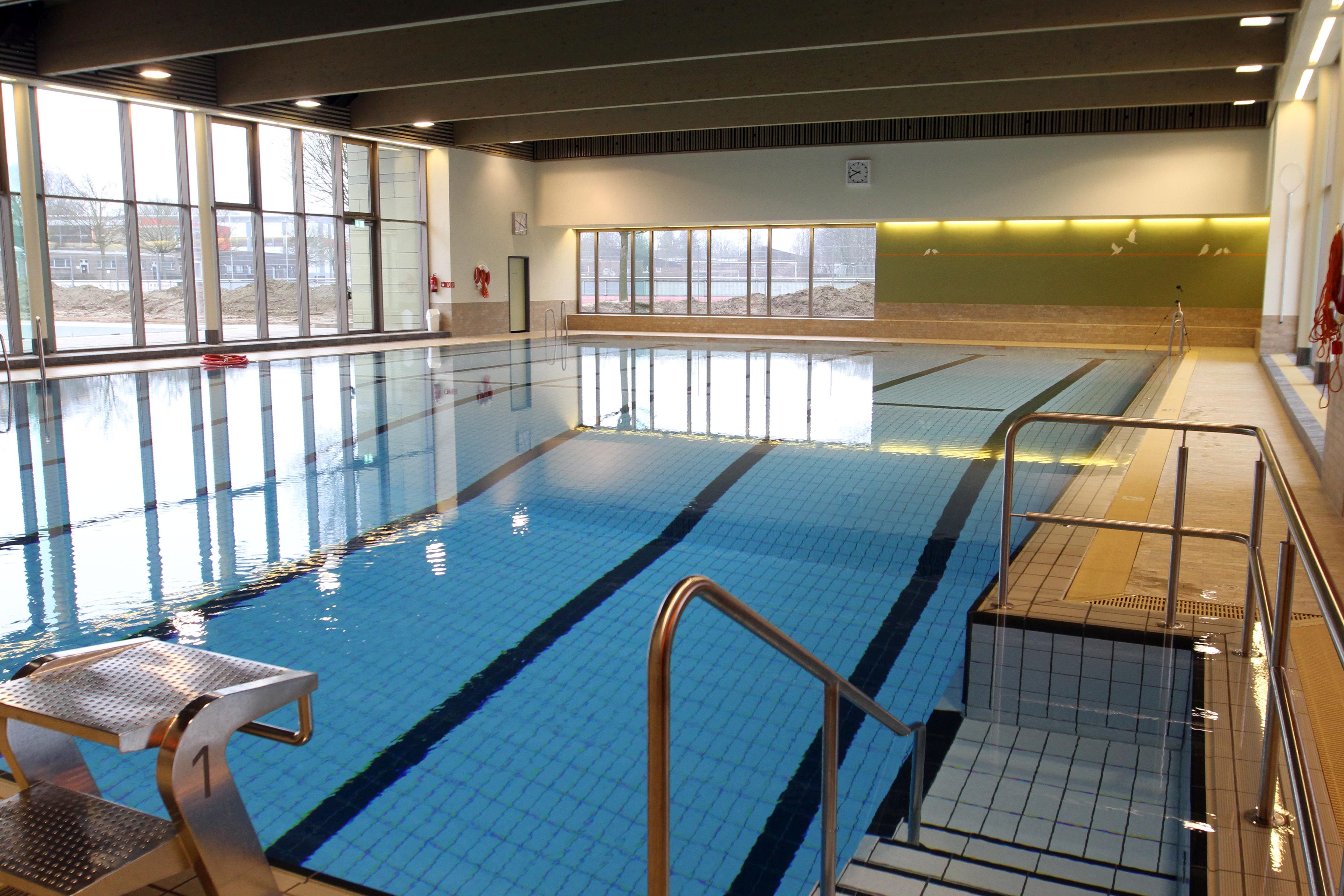 Schwimmbecken im Erka-Bad