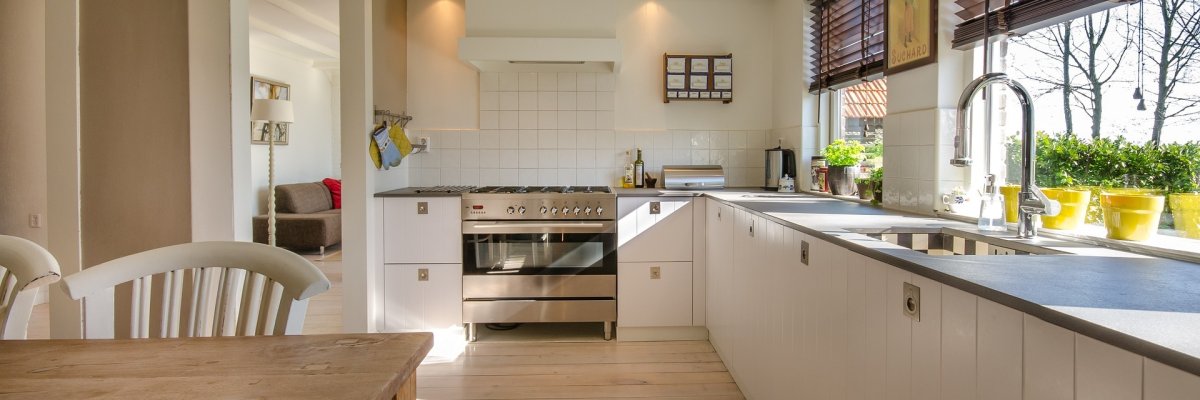 Küche und Wohnzimmer eines Hauses