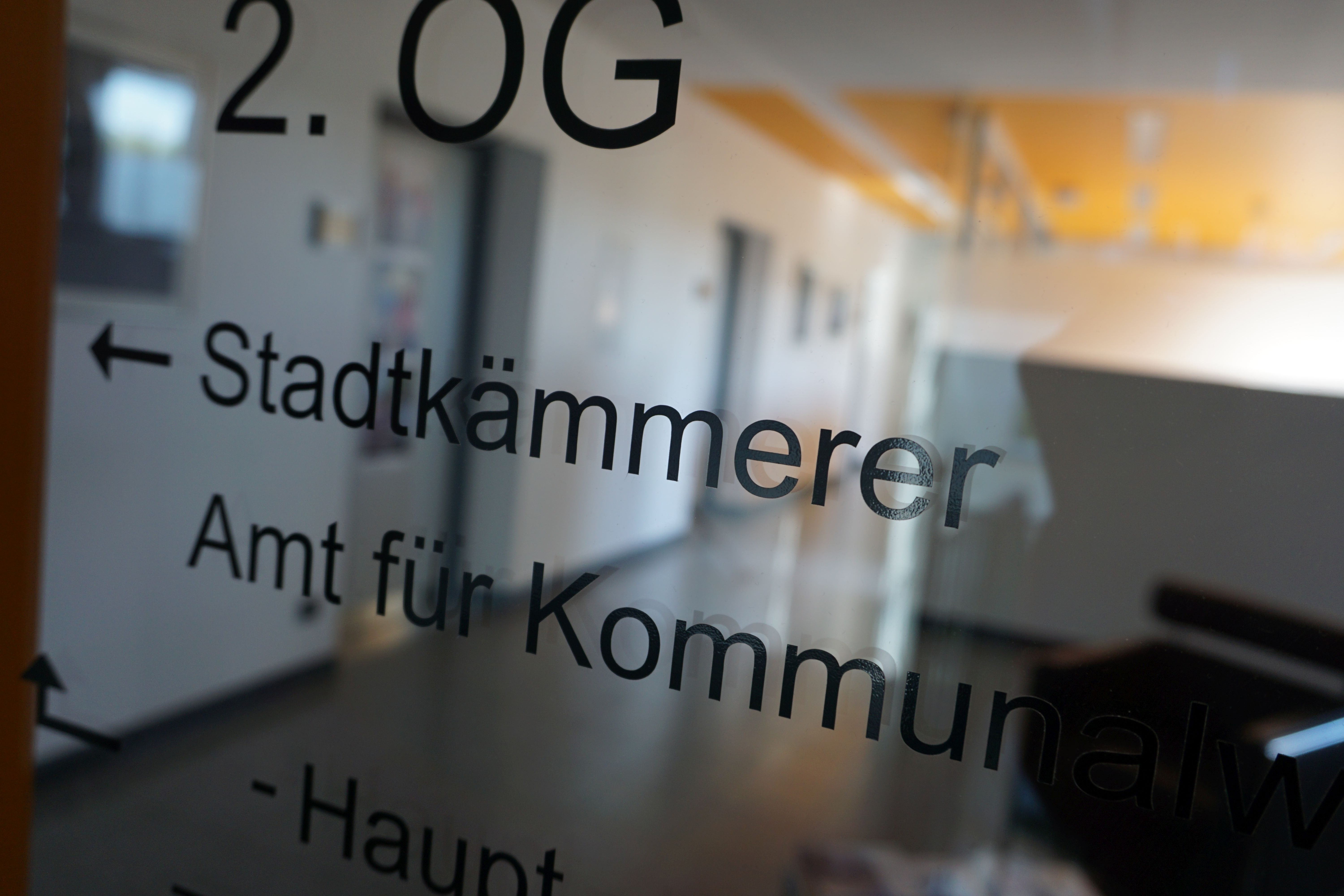 Hinweisschild in der Verwaltung "2. OG Stadtkämmerer"