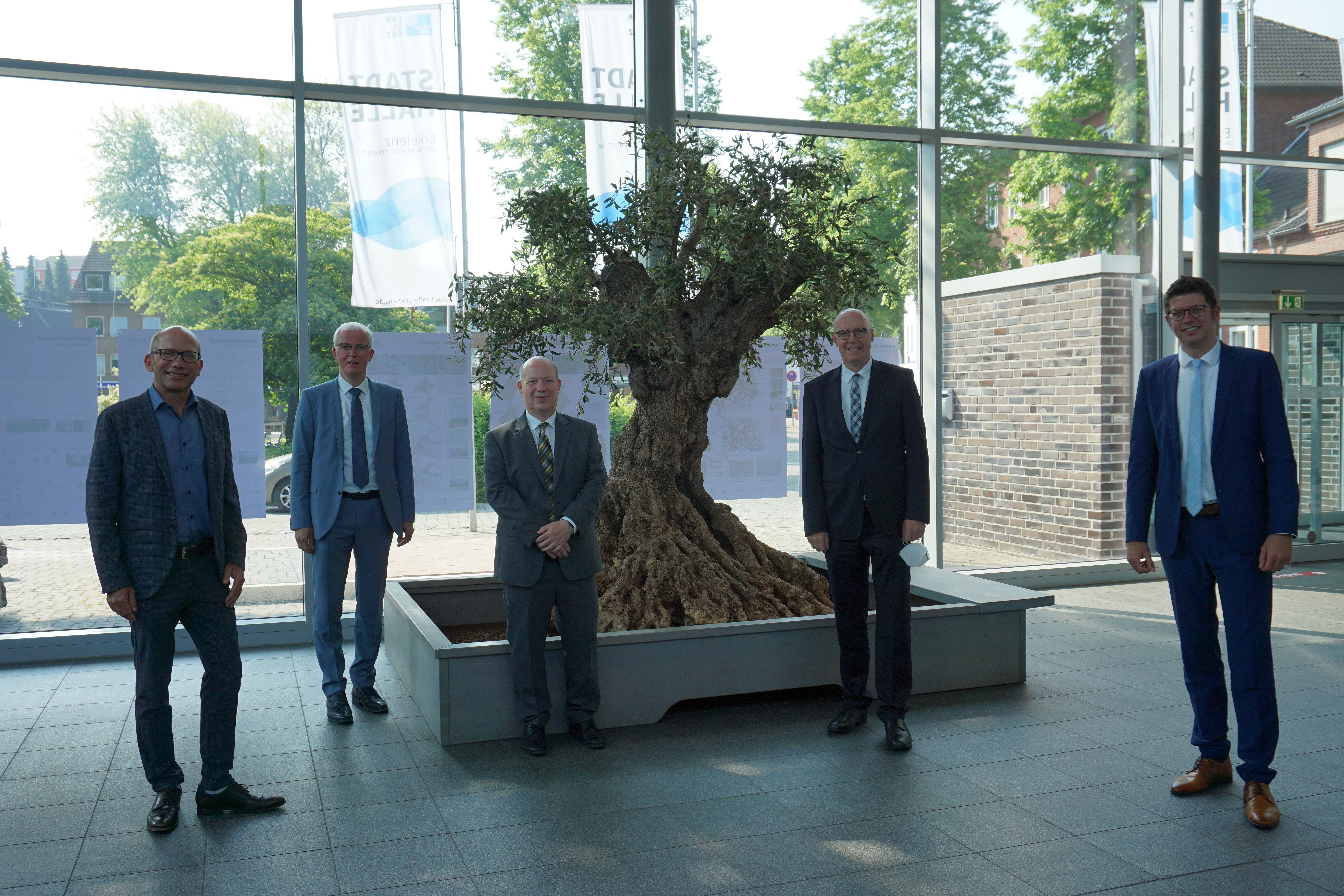 Beigeordneter Dr. Christoph Müllmann, Kamp-Lintfort, stv. Vorsitzender des Ausschusses, Erster Beigeordneter Dr.Hans-Heiner Gotzen, Beigeordneter, Claus Hamacher, Städte- und Gemeindebund NRW, Vorsitzender des Ausschusses, Christoph Gerwers, Bürgermeister der Stadt Rees, Bürgermeister Stephan Muckel