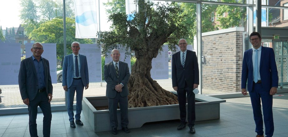 Beigeordneter Dr. Christoph Müllmann, Kamp-Lintfort, stv. Vorsitzender des Ausschusses, Erster Beigeordneter Dr.Hans-Heiner Gotzen, Beigeordneter, Claus Hamacher, Städte- und Gemeindebund NRW, Vorsitzender des Ausschusses, Christoph Gerwers, Bürgermeister der Stadt Rees, Bürgermeister Stephan Muckel