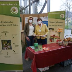 Ein Start-Up für nachhaltige Ernährung stellt seine Ideen im Foyer der Stadthalle vor.