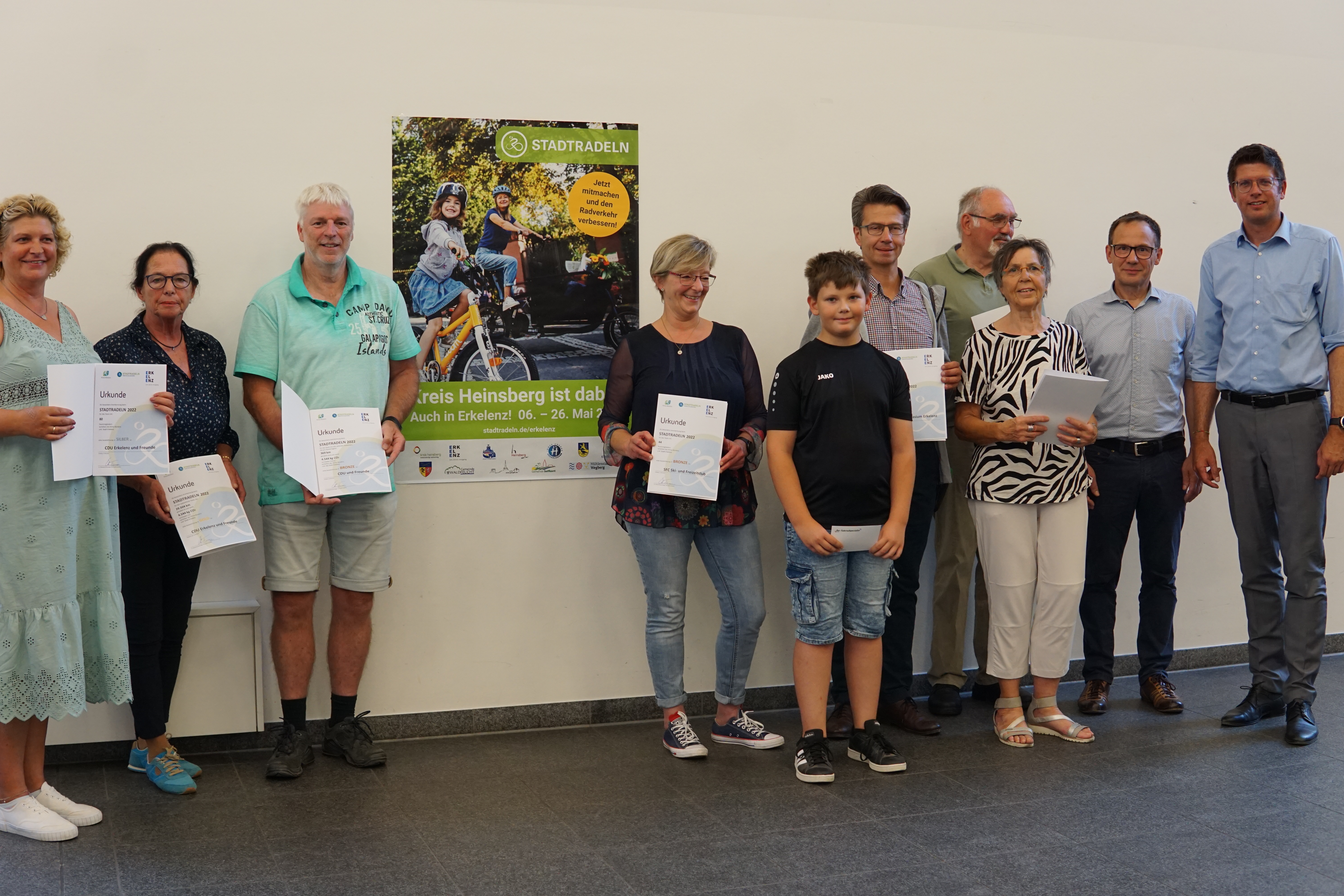 Gruppenbild: Siegerteams des Erkelenzer Stadtradelns 2022