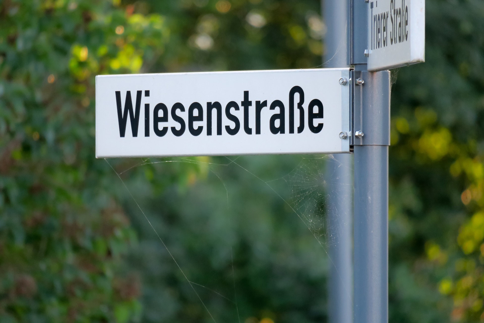 Ein Straßenschild.