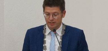 Bürgermeister Stephan Muckel am Rednerpult anl. des Schöffenessens im Alten Rathaus
