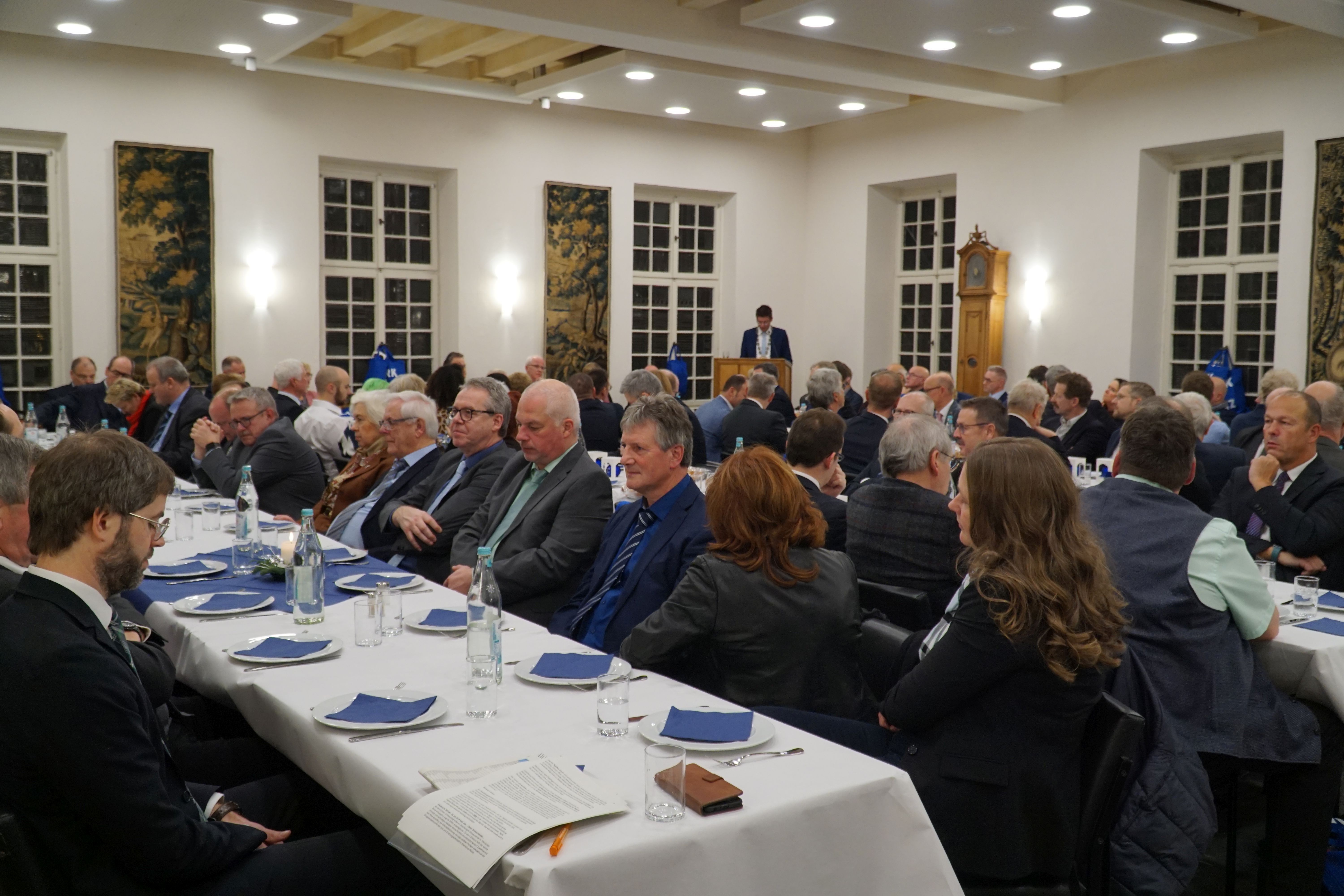 Gäste beim Schöffenessen 2022 im Alten Rathaus