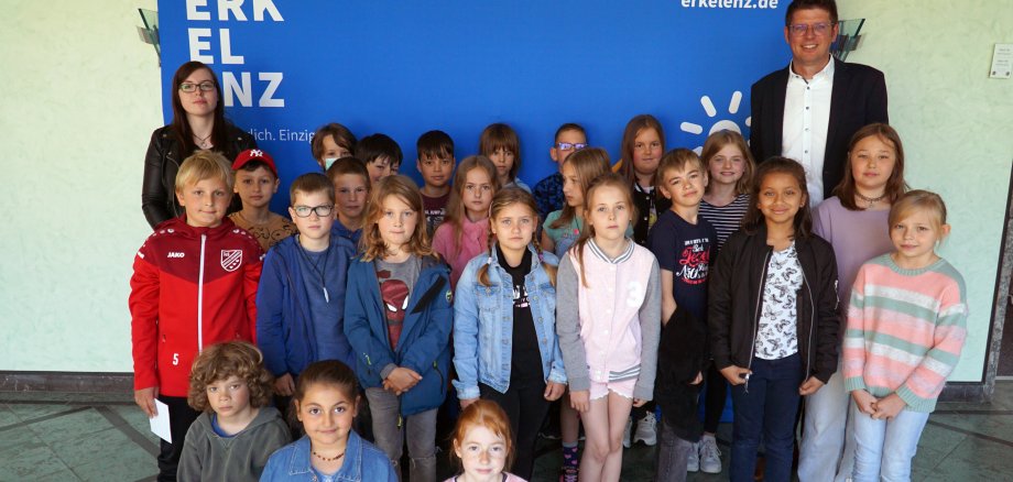 Gruppenfoto Schulklasse besucht Stadtverwaltung