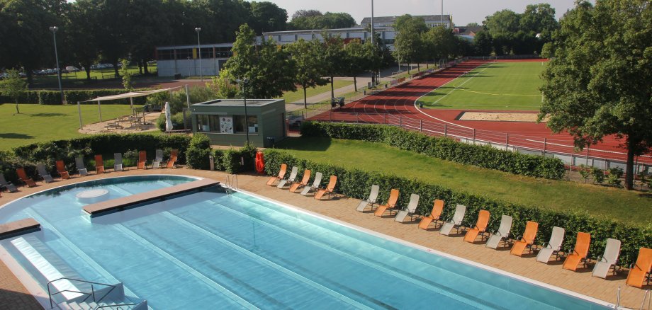 Sportplatz Schwimmbad