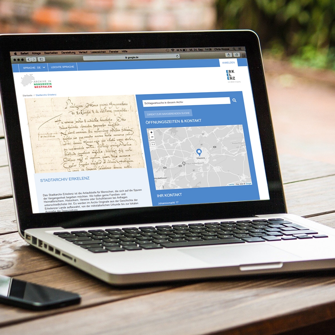 Symbolbild: Laptop mit Startseite des Portals archiv.nrw