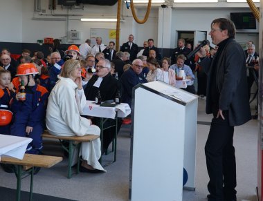 Martin Fauck, Hochbauamtsleiter, am Rednerpult.