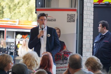 Bürgermeister Stephan Muckel am Rednerpult.