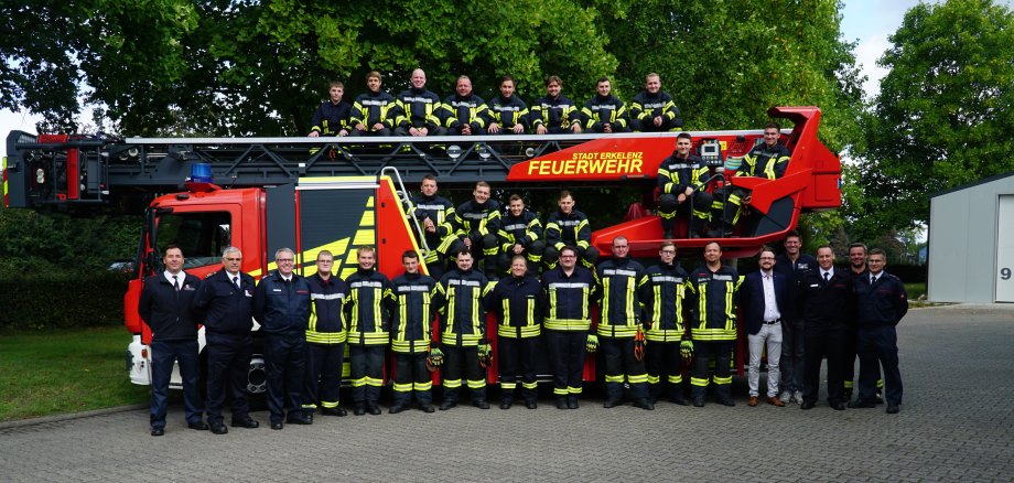 23 Menschen haben ihre Feuerwehr-Grundausbildung erfolgreich beendet