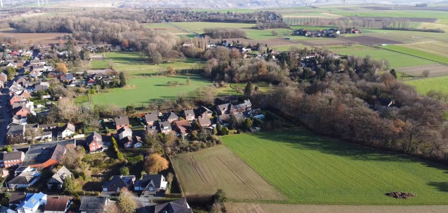 Drohnenaufnahme Dörfer Keyenberg, Kuckum, Westrich (am Tagebau)
