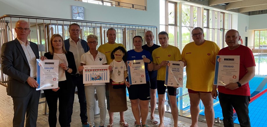 Gruppenfoto der Helfenden im Erka-Bad