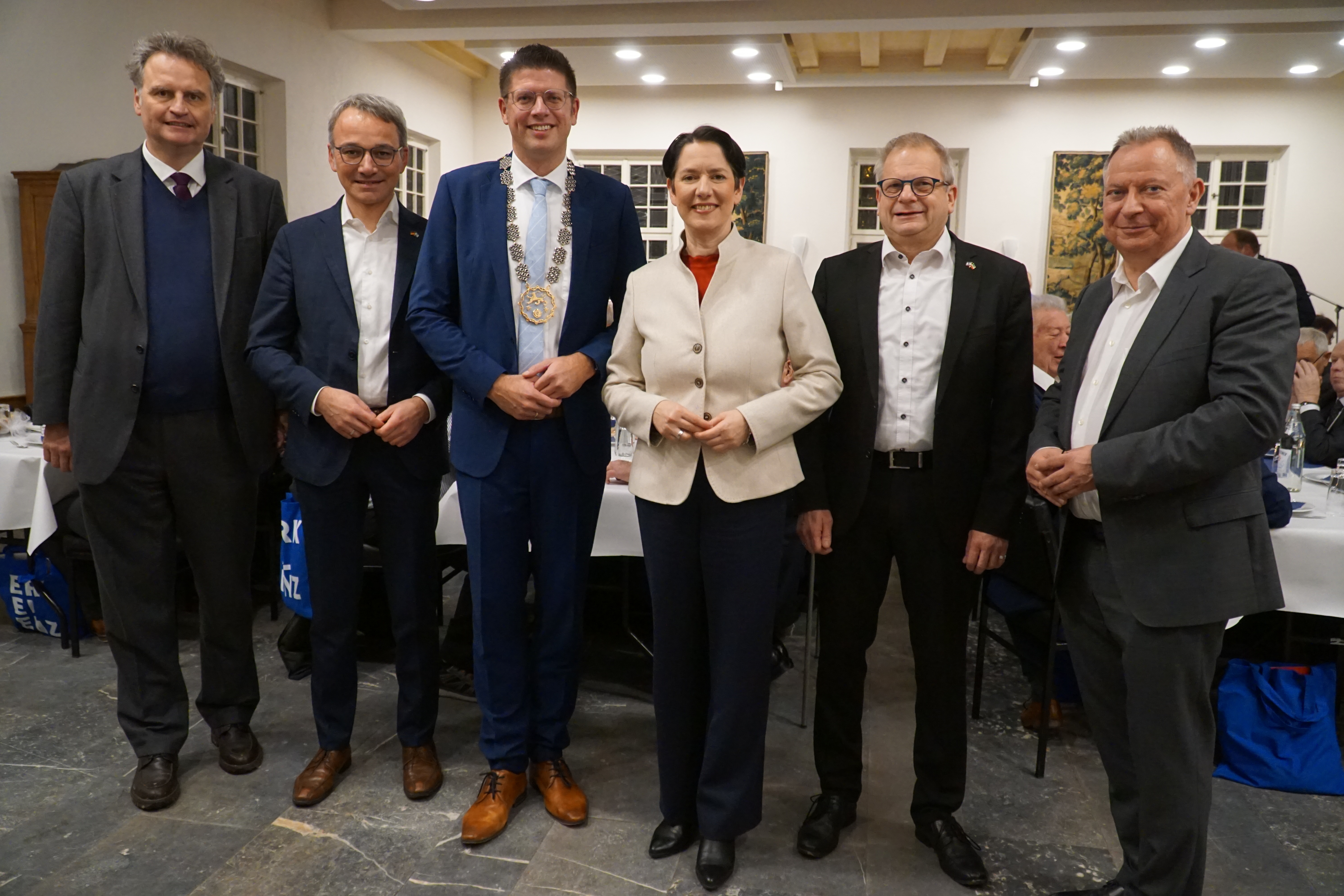 v.l.n.r.: Günter Krings, MdB; Wilfried Oellers, MdB; Bürgermeister Stephan Muckel; Landwirtschaftsministerin Silke Gorißen; Thomas Schnelle, MdL; Landrat Stephan Pusch
