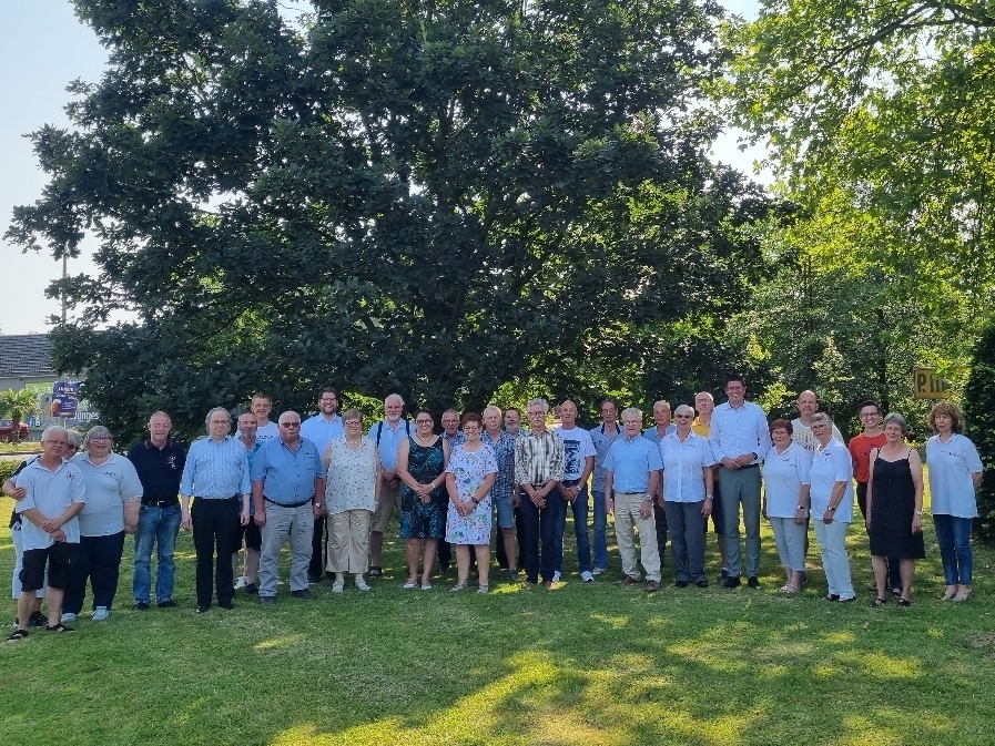 Gruppenbild Geehrte für geleistete Blutspenden