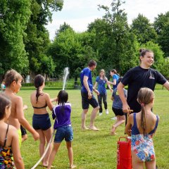 Freiwillige Feuerwehr hilft bei der Wasserschlacht