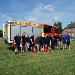 Gruppenbild Feuerwehr nach der Wasserschlacht