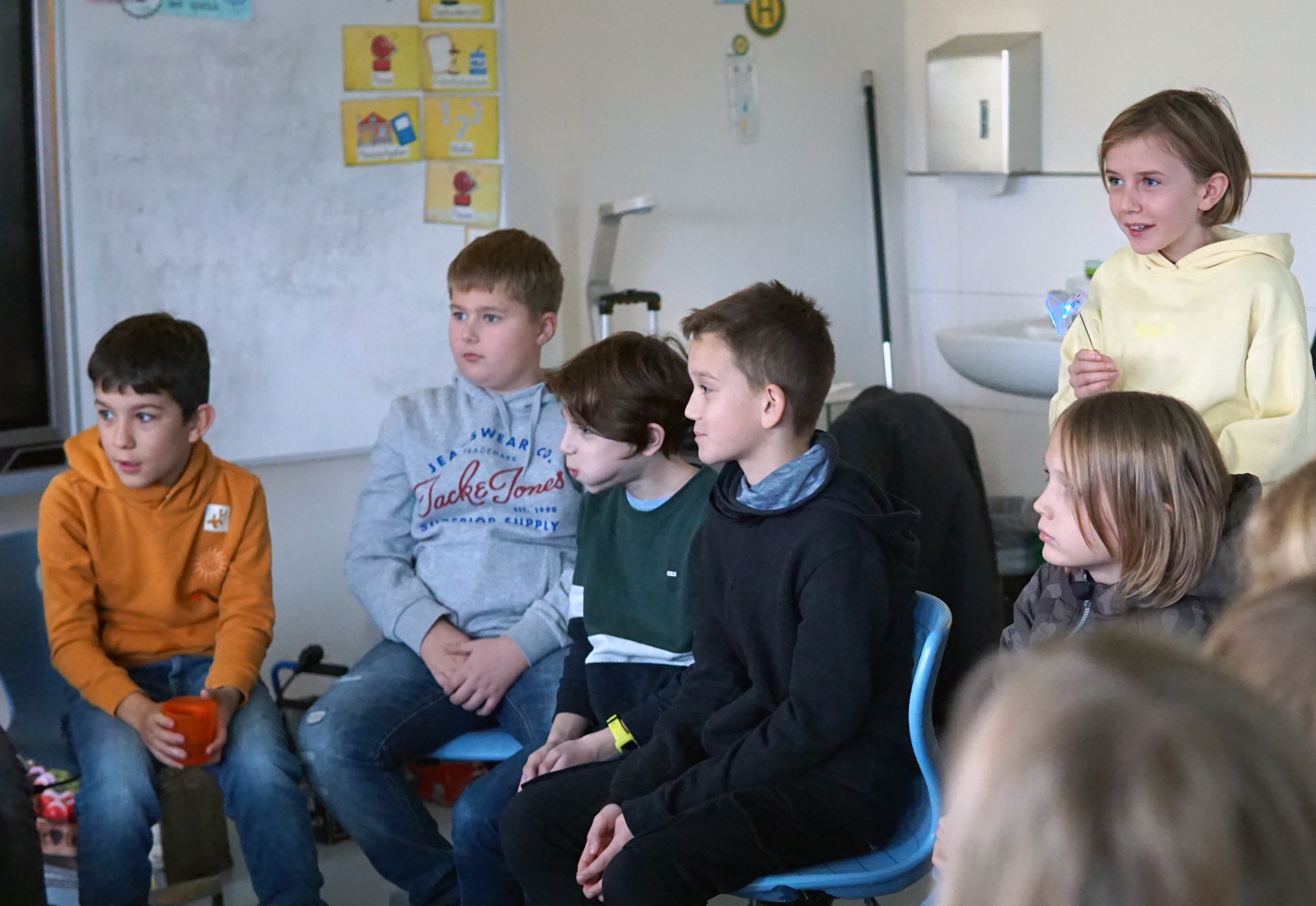 Kinder der Franziskus-Schule während eines Umweltbildungs-Angebotes der Stadt Erkelenz.