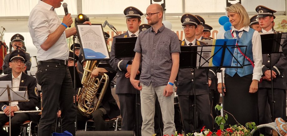 Bürgermeister Stephan Muckel auf der Bühne