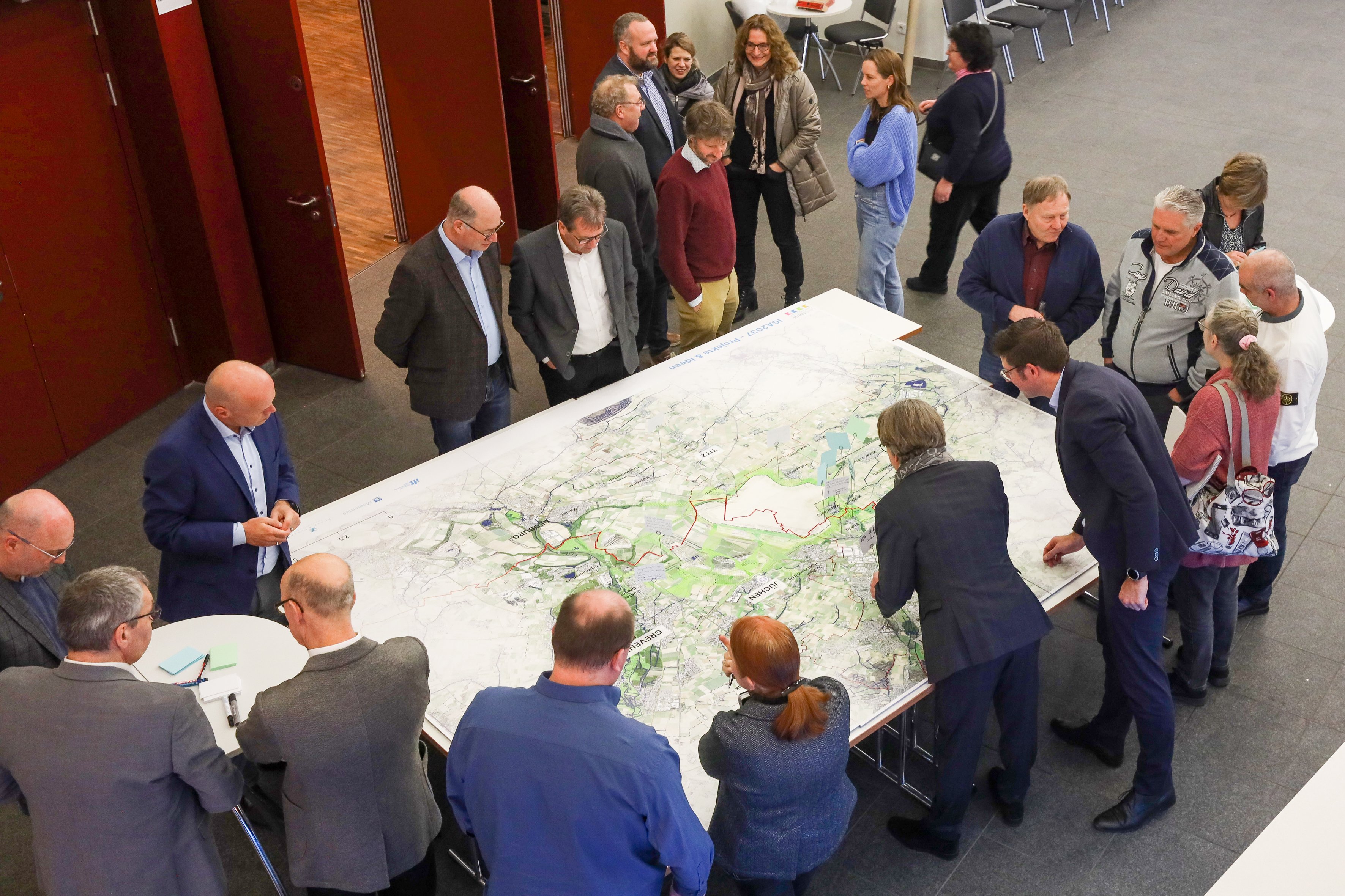Gruppendiskussion bei der Vorstellung zur Bewerbung als Austragungsort der Internationalen Gartenausstellung 2037.
