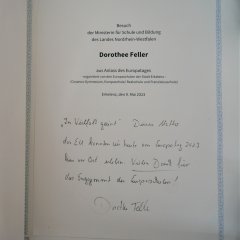 Eintrag von NRW-Schulministerin ins Goldene Buch der Stadt Erkelenz