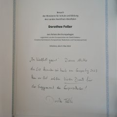 Eintrag von NRW-Schulministerin ins Goldene Buch der Stadt Erkelenz
