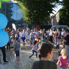 Viele Menschen auf dem Franziskanerplatz