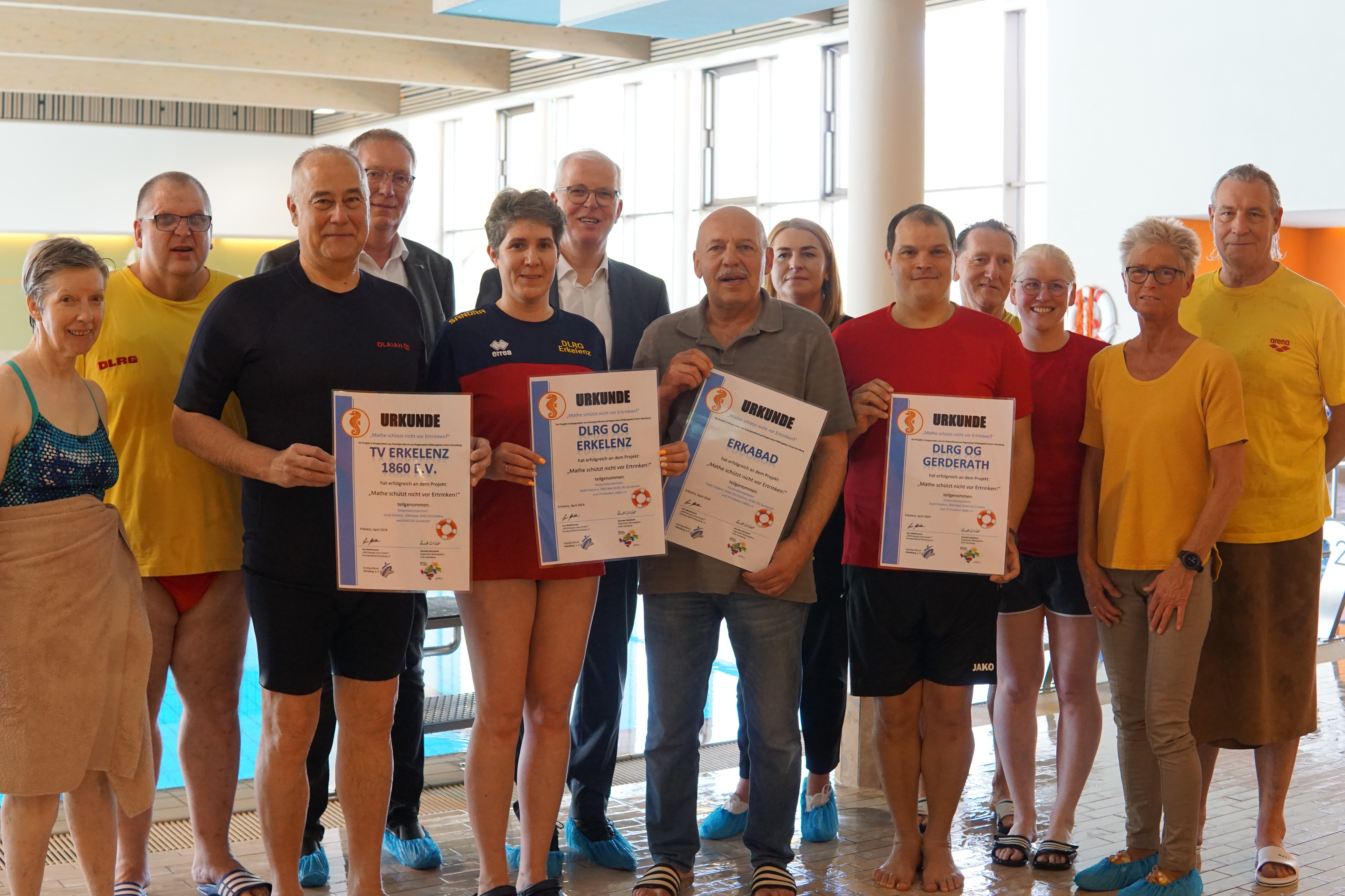 Gruppenfoto Kooperationsparter und Ehrenamtliche