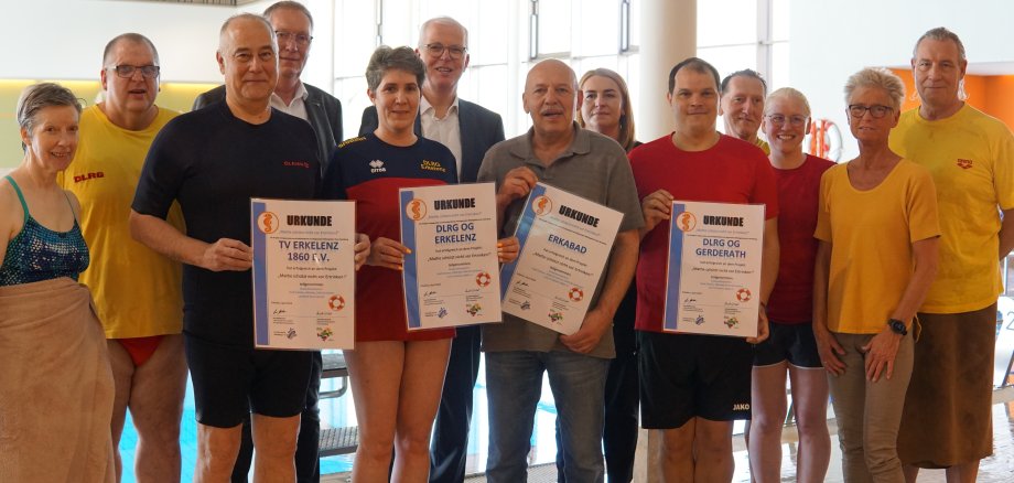 Gruppenfoto Kooperationsparter und Ehrenamtliche