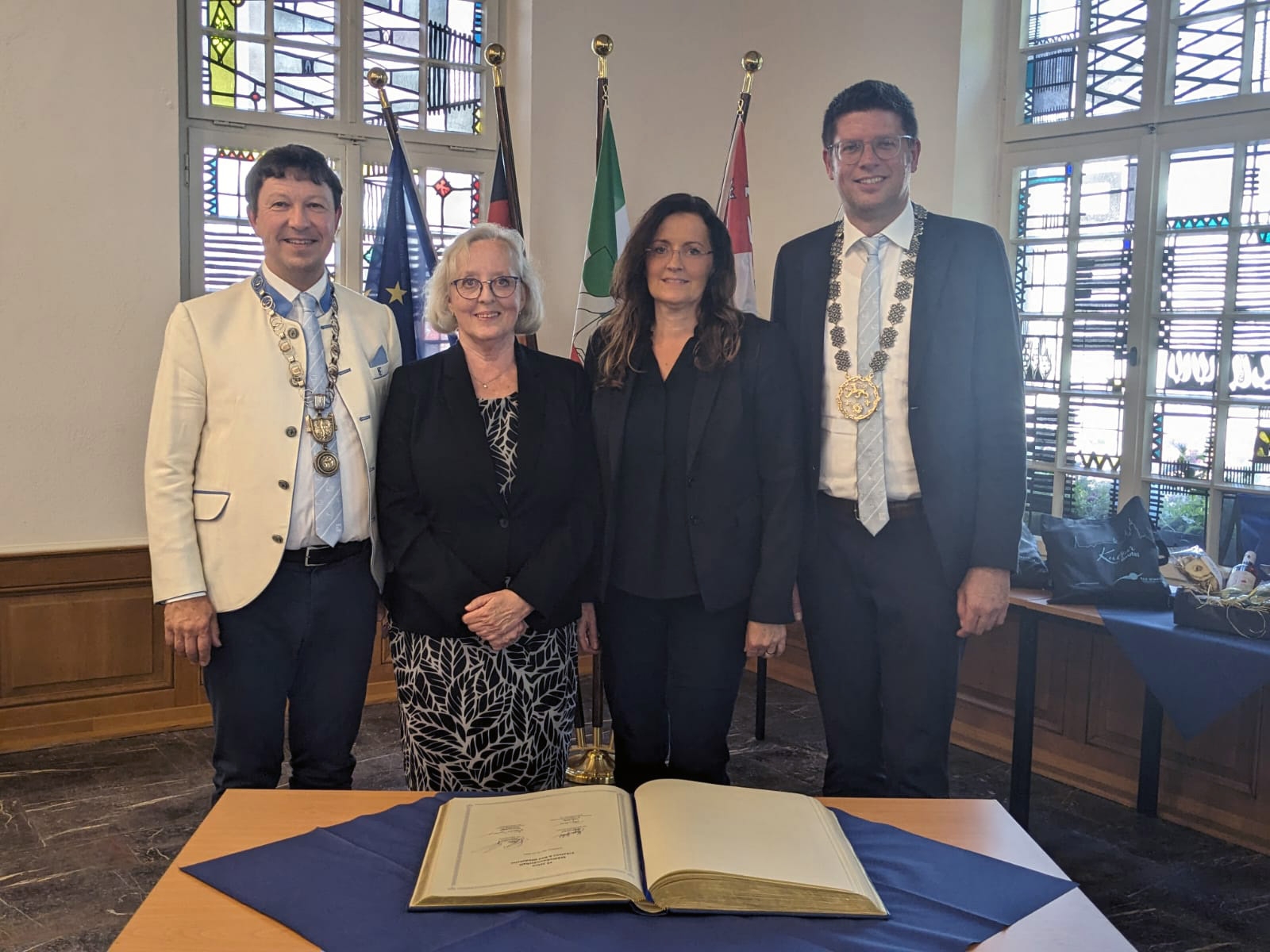 Bad Windsheims Bürgermeister Jürgen Heckel, Erkelenzer Komiteevorsitzende Maria Sprenger, Bad Windsheims Komiteevorsitzende Tanja Mohr, Erkelenzer Bürgermeister Stephan Muckel.