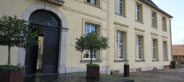 Fassade Haus Hohenbusch ist sanierungsbedürftig