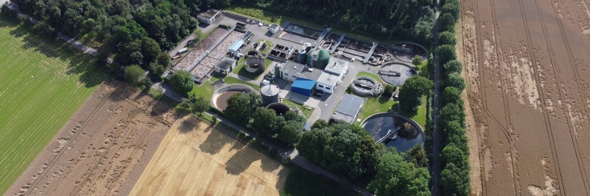 Luftaufnahme des städtischen Abwasserbetriebs