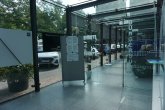 Foto der Glaswand im Bürgerbüro