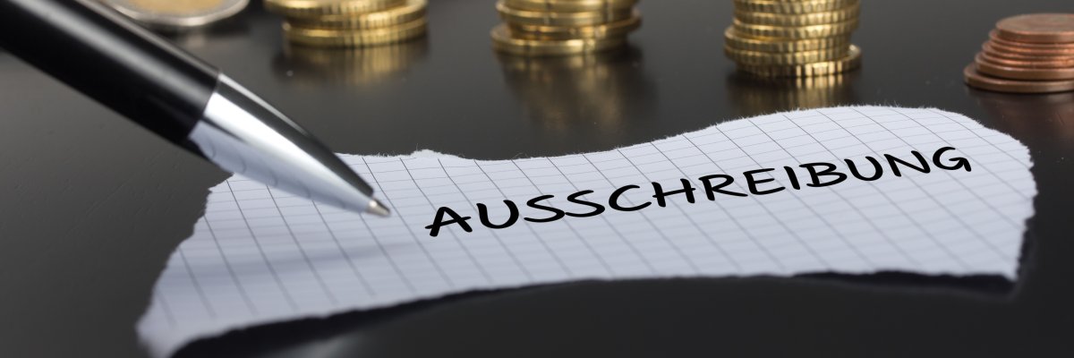 Ausschreibung auf einem Zettel Ausschreibung auf einem Zettel