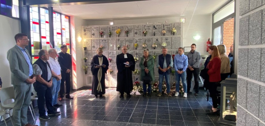 Die Erweiterung des Kolumbariums in der Trauerhalle in Granterath wurde feierlich eingesegnet. 45 neue Kammern stehen nun bereit.