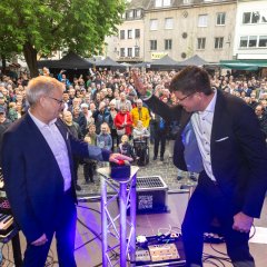 Stephan Muckel und Thomas Schnelle eröffnen gemeinsam den neuen Markt