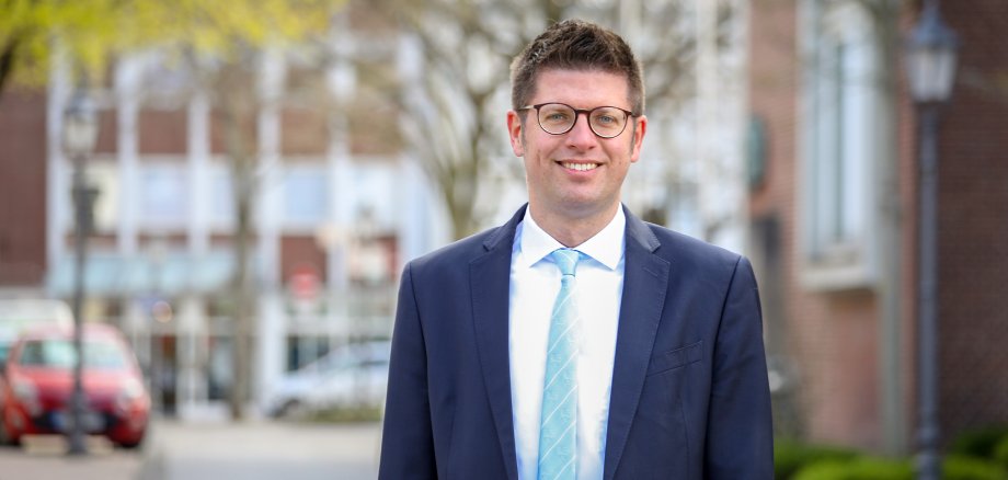 Portraitfoto von Bürgermeister Stephan Muckel