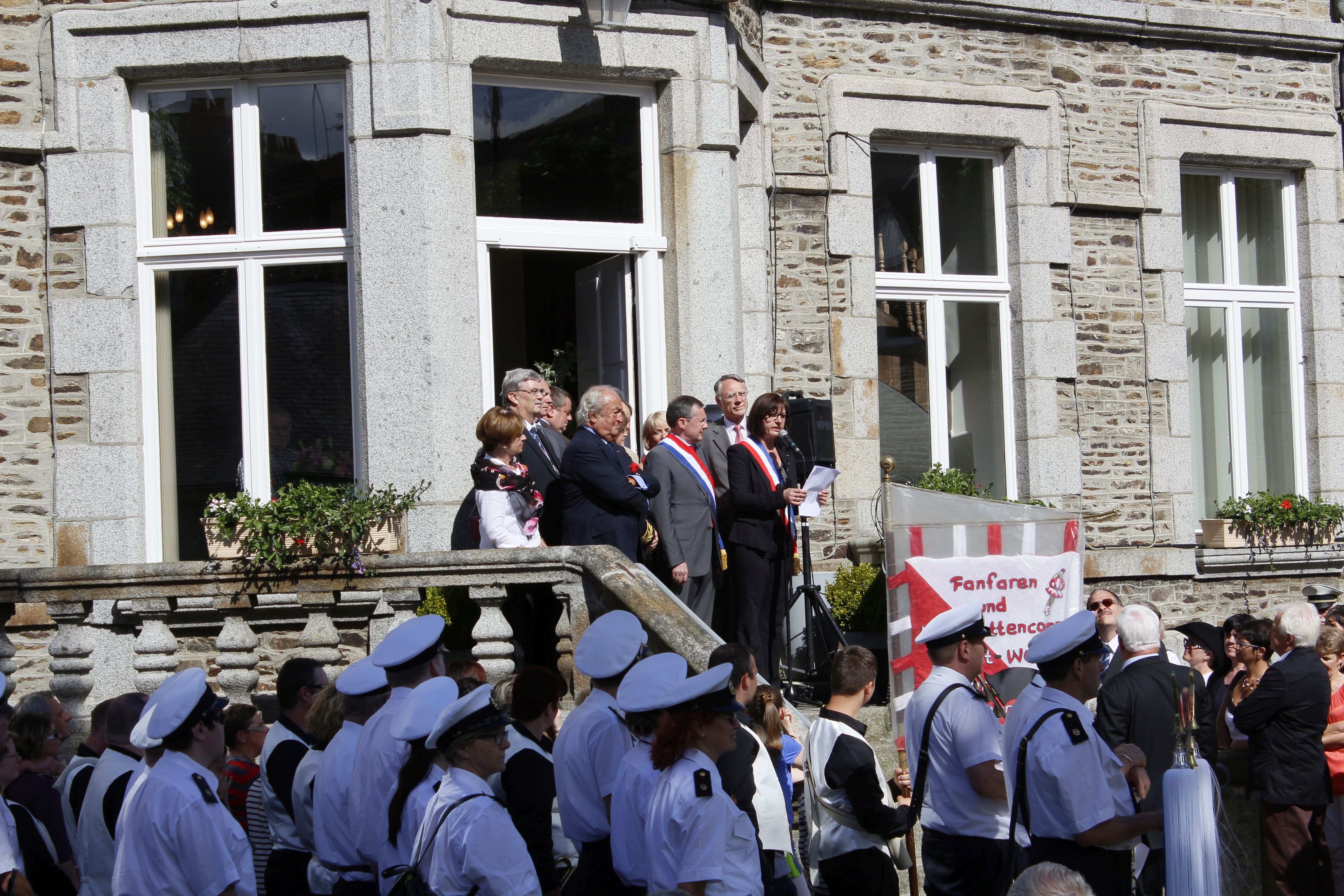 Festakt am Rathaus in Saint-James zum 40-jährigen Bestehen der Städtepartnerschaft