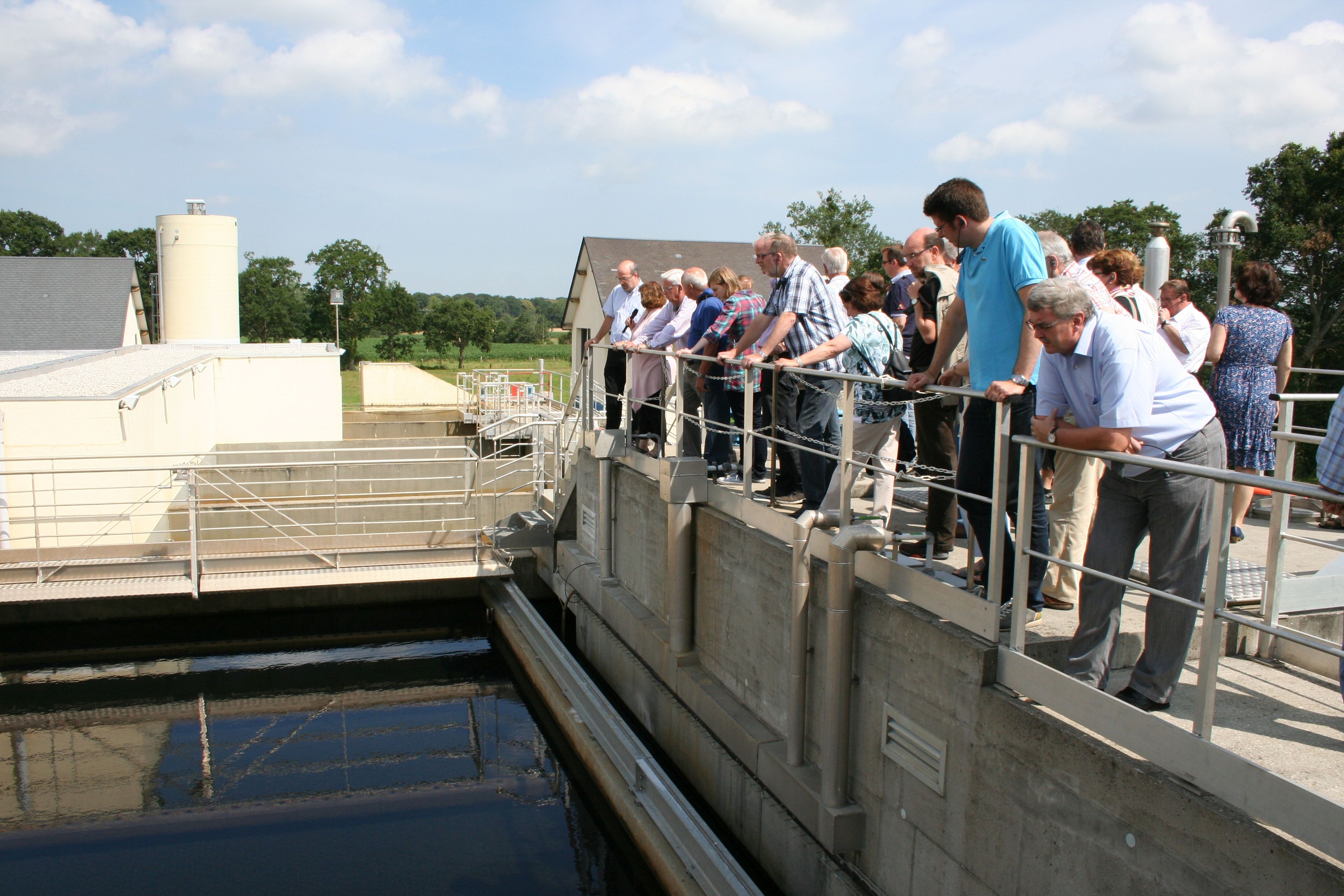 Die Gäste aus Erkelenz beim Besuch des Wasserwerks in Saint-Aubin de Terregatte